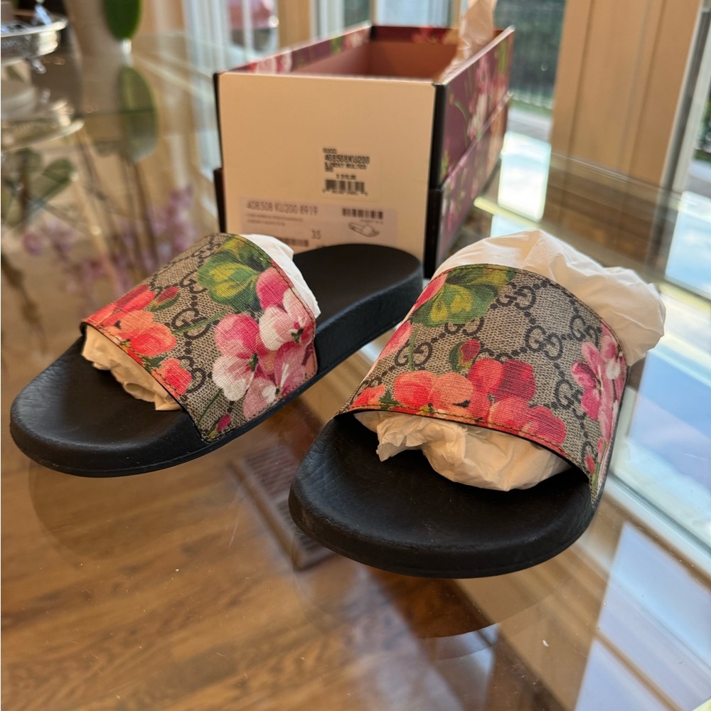 These are Gucci Blossom sandals.